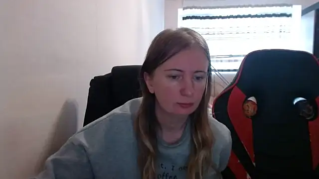 Snapshot of PeterAndJen chatting on October 15, 2025, 7:05 am PeterAndJen online show from October 15, 2025, 7:05 am