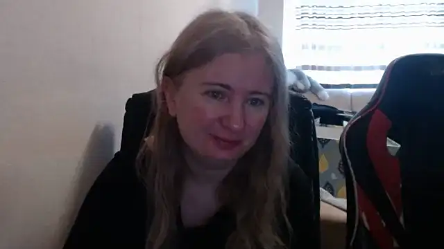 PeterAndJen online show from April 6, 2026, 5:41 am