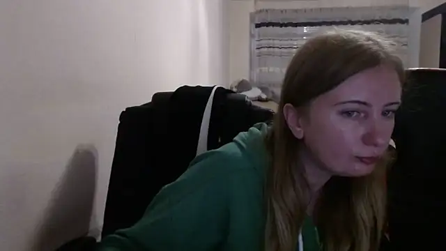 Snapshot of PeterAndJen chatting on October 20, 2025, 6:41 pm PeterAndJen online show from October 20, 2025, 6:41 pm