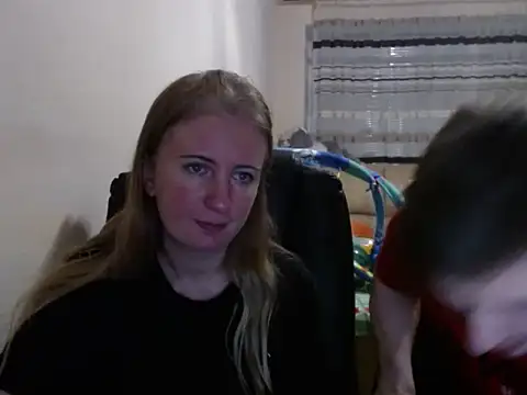 Snapshot of PeterAndJen chatting on September 25, 2025, 6:58 pm PeterAndJen online show from September 25, 2025, 6:58 pm