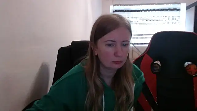 Snapshot of PeterAndJen chatting on October 20, 2025, 6:26 am PeterAndJen online show from October 20, 2025, 6:26 am