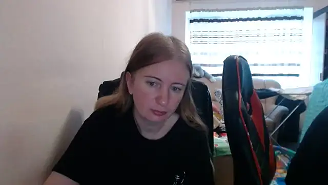 Snapshot of PeterAndJen chatting on September 27, 2025, 7:25 am PeterAndJen online show from September 27, 2025, 7:25 am