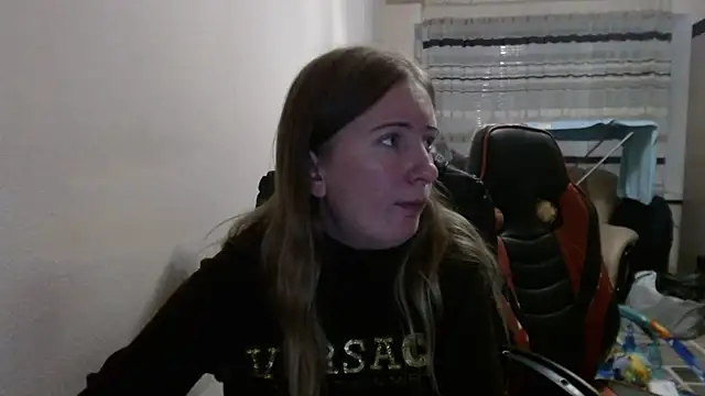 Snapshot of PeterAndJen chatting on October 1, 2025, 6:01 pm PeterAndJen online show from October 1, 2025, 6:01 pm