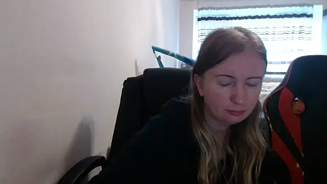 Snapshot of PeterAndJen chatting on September 19, 2025, 7:34 am PeterAndJen online show from September 19, 2025, 7:34 am