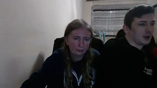 PeterAndJen online show from December 1, 2025, 6:53 pm