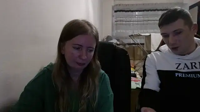 Snapshot of PeterAndJen chatting on October 16, 2025, 7:33 pm PeterAndJen online show from October 16, 2025, 7:33 pm