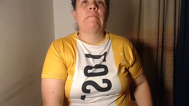 agathamiller01 online show from April 14, 2026, 11:21 pm