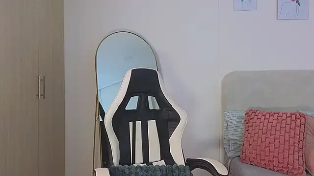 Snapshot of bella__adams chatting on February 15, 2026, 12:37 pm bella adams online show from February 15, 2026, 12:37 pm