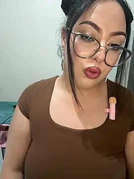 Snapshot of MileyGia chatting on July 19, 2026, 11:01 pm MileyGia online show from July 19, 2026, 11:01 pm