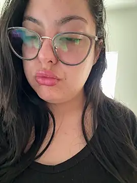 MileyGia online show from February 3, 2026, 6:13 pm