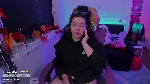 Snapshot of JennKenobi chatting on October 16, 2025, 2:47 pm JennKenobi online show from October 16, 2025, 2:47 pm