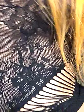 Snapshot of kylie_blck chatting on October 17, 2025, 3:32 am kylie blck online show from October 17, 2025, 3:32 am