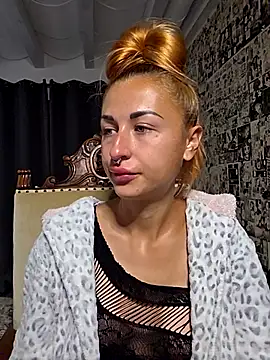 Snapshot of kylie_blck chatting on October 13, 2025, 4:14 am kylie blck online show from October 13, 2025, 4:14 am