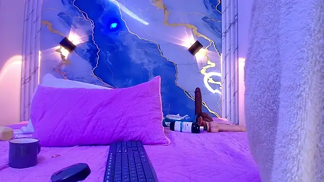 lorrayne  online show from November 28, 2025, 12:38 pm