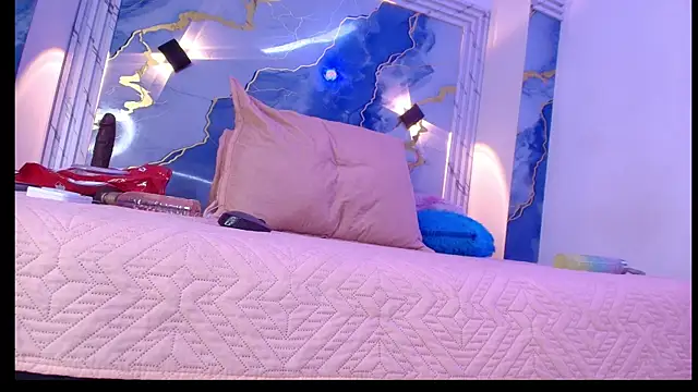 lorrayne  online show from November 8, 2025, 12:09 pm