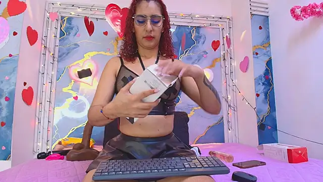 lorrayne  online show from February 9, 2026, 12:14 pm