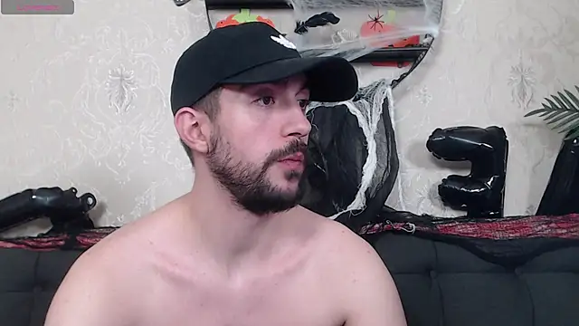 Snapshot of Dylan_Best chatting on October 30, 2025, 12:31 am Dylan Best online show from October 30, 2025, 12:31 am