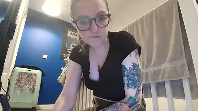 Snapshot of short_sweetpea chatting on October 20, 2025, 6:52 pm short sweetpea online show from October 20, 2025, 6:52 pm