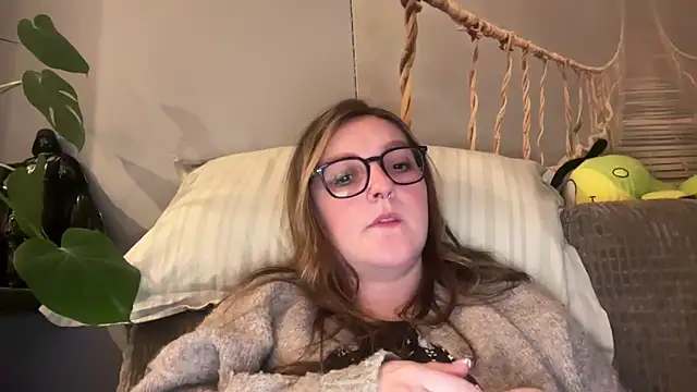 short sweetpea online show from April 22, 2026, 9:32 pm