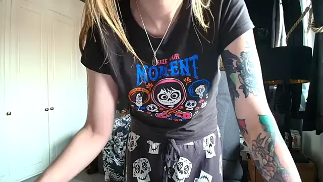 Snapshot of short_sweetpea chatting on October 15, 2025, 8:55 am short sweetpea online show from October 15, 2025, 8:55 am