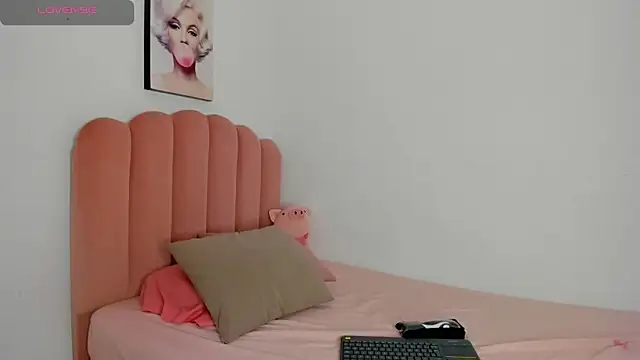 julieth sanz online show from March 21, 2025, 11:12 am