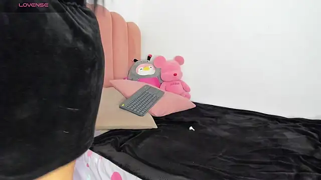 julieth sanz online show from March 6, 2025, 2:18 pm