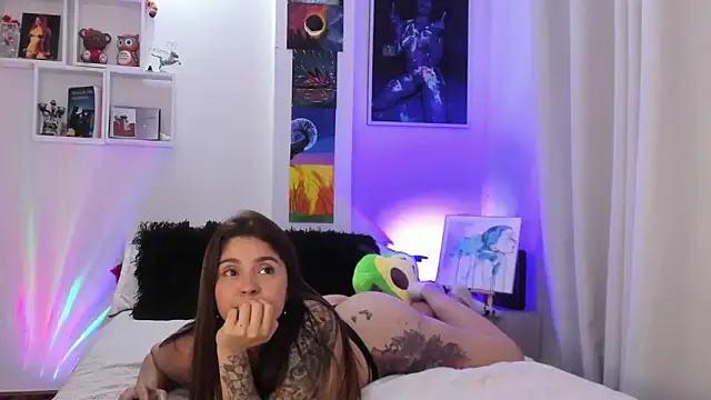 Sarah Jhonson online show from February 25, 2025, 11:59 pm