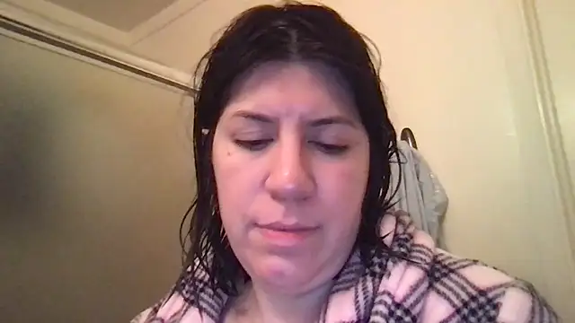 Snapshot of HYPHYtype chatting on November 23, 2025, 3:27 am HYPHYtype online show from November 23, 2025, 3:27 am