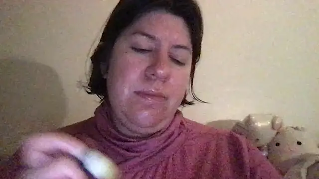 Snapshot of HYPHYtype chatting on February 11, 2026, 5:18 am HYPHYtype online show from February 11, 2026, 5:18 am