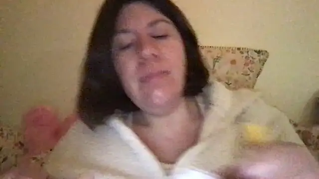 Snapshot of HYPHYtype chatting on December 18, 2025, 8:52 am HYPHYtype online show from December 18, 2025, 8:52 am