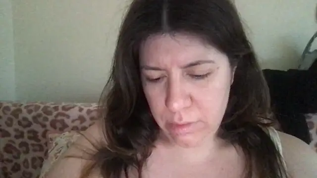 Snapshot of HYPHYtype chatting on November 13, 2025, 6:01 pm HYPHYtype online show from November 13, 2025, 6:01 pm