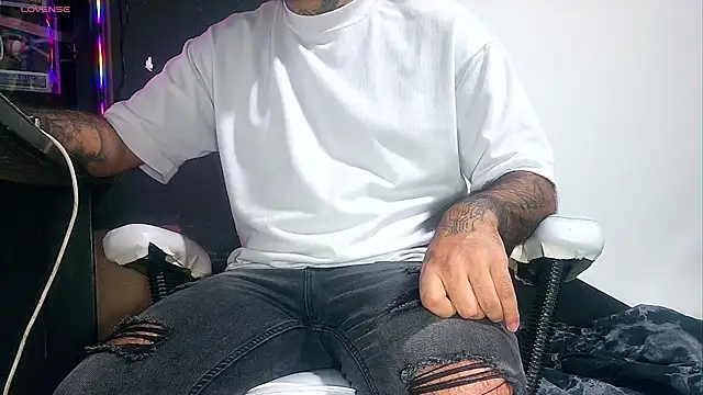 TeddyGominola  online show from December 2, 2025, 10:00 pm