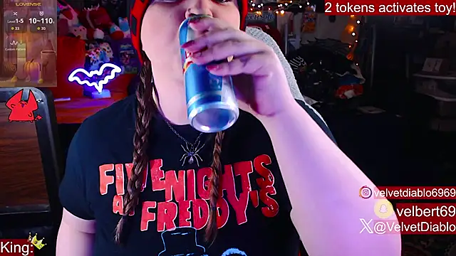 Snapshot of VelvetDiablo chatting on September 17, 2025, 11:40 pm VelvetDiablo online show from September 17, 2025, 11:40 pm