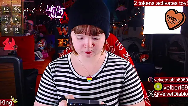 Snapshot of VelvetDiablo chatting on September 29, 2025, 11:54 pm VelvetDiablo online show from September 29, 2025, 11:54 pm