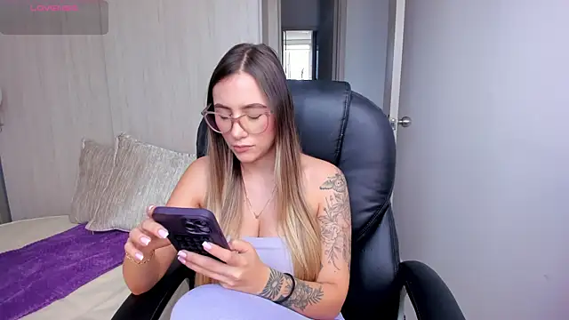 Snapshot of StacyConner chatting on September 19, 2025, 8:13 pm StacyConner online show from September 19, 2025, 8:13 pm