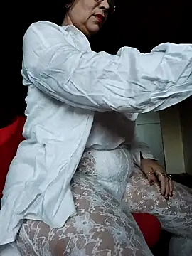 Snapshot of Love_Tina56 chatting on October 29, 2025, 5:17 am Love Tina56 online show from October 29, 2025, 5:17 am