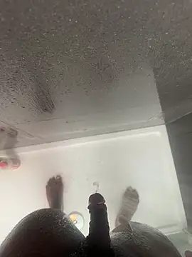 chocolatelongstrokes online show from April 15, 2026, 4:22 pm