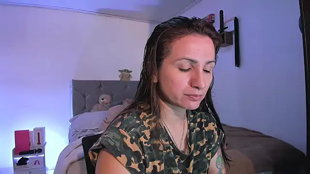 vanessabrown  online show from March 12, 2026, 1:04 pm