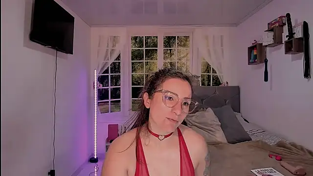 vanessabrown  online show from April 14, 2026, 4:12 pm