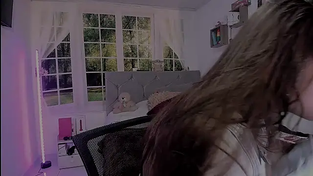 vanessabrown  online show from April 4, 2026, 12:56 pm