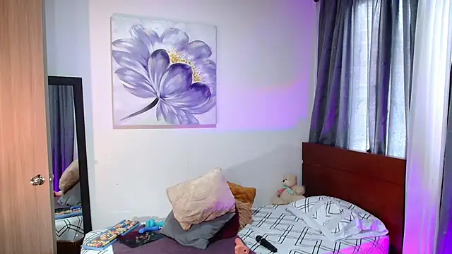 vanessabrown  online show from February 5, 2025, 4:03 pm