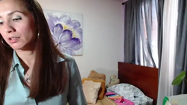 vanessabrown  online show from February 3, 2025, 1:19 pm