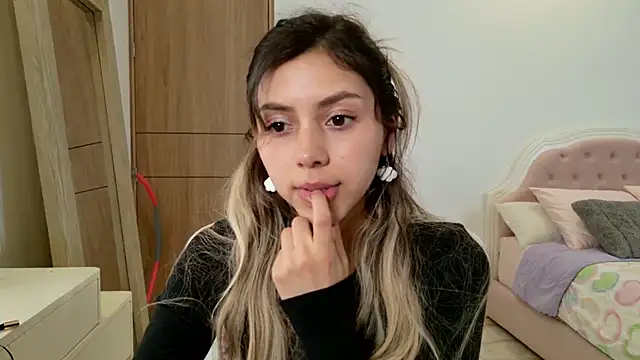 Snapshot of Sensualtease chatting on February 5, 2025, 1:47 am Sensualtease online show from February 5, 2025, 1:47 am