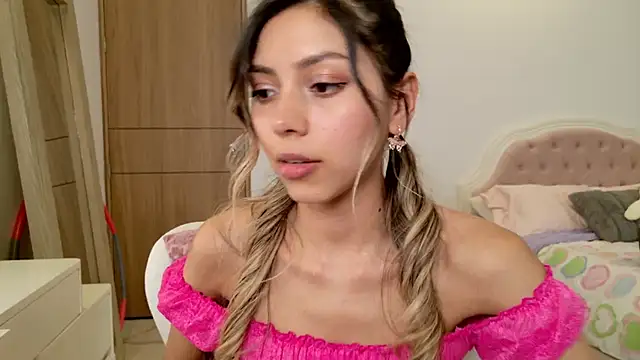 Snapshot of Sensualtease chatting on January 25, 2025, 1:32 am Sensualtease online show from January 25, 2025, 1:32 am