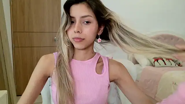 Snapshot of Sensualtease chatting on January 4, 2025, 1:42 am Sensualtease online show from January 4, 2025, 1:42 am