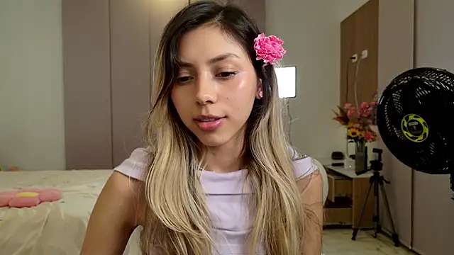 Snapshot of Sensualtease chatting on January 6, 2025, 5:41 am Sensualtease online show from January 6, 2025, 5:41 am