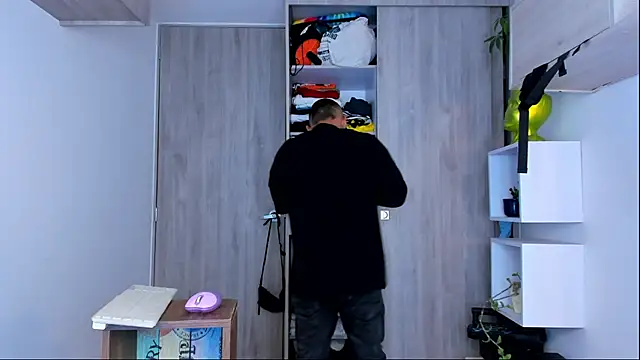 Snapshot of Ricardo_1998 chatting on February 16, 2025, 3:47 am Ricardo 1998 online show from February 16, 2025, 3:47 am