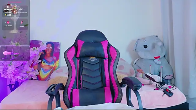 HollyJorda online show from February 15, 2026, 4:13 am