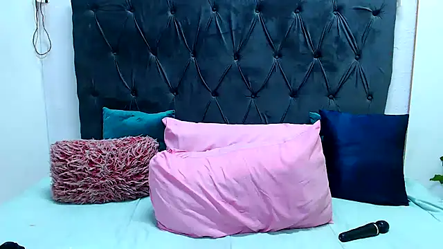 Snapshot of AvaOcean chatting on October 3, 2025, 1:42 am AvaOcean online show from October 3, 2025, 1:42 am