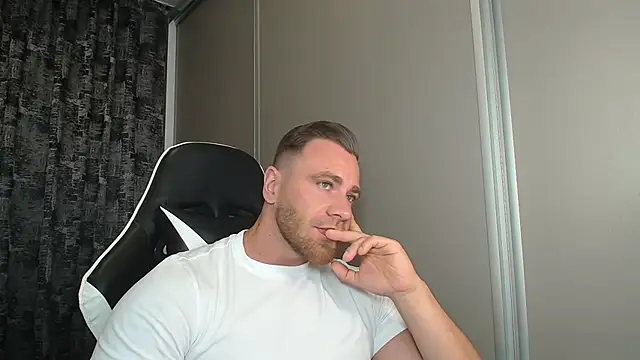 Thori92 online show from July 5, 2026, 4:14 pm